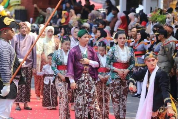 Kirab Pusaka Hari Jadi ke-832 Kabupaten Trenggalek, Jawa Timur, Senin (31/8/2026). Foto: dpr/katakini 