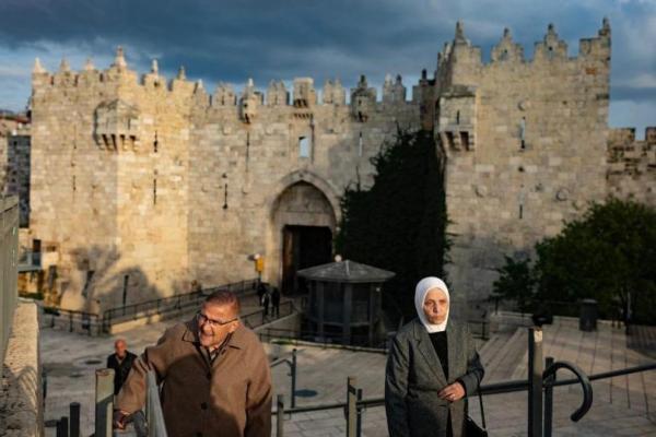 Polisi Israel melaporkan bahwa seorang pria Palestina tewas setelah mencoba menyerang petugas dengan pisau di dekat Gerbang Damaskus, seperti terlihat pada gambar di atas, di Yerusalem. (Foto arsip AFP) 