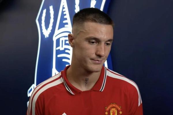 Penyerang Manchester United, Benjamin Sesko usai laga melawan Everton yang berakhir imbang pada Minggu (6/9) malam WIB (Foto: manutd.com) 