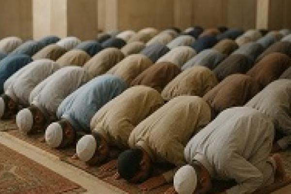 Ilustrasi foto shalat berjamaah 