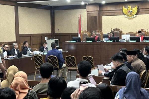 Eks Menpora Dito Ariotedjo dalam persidangan kasus dugaan korupsi kuota haji di Pengadilan Tipikor Jakarta Pusat. (Foto: Jurnas.com) 