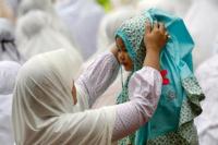 Ilustrasi - anak kecil diajarkan menutup aurat sejak kecil (Foto: Screenshoot Youtube)