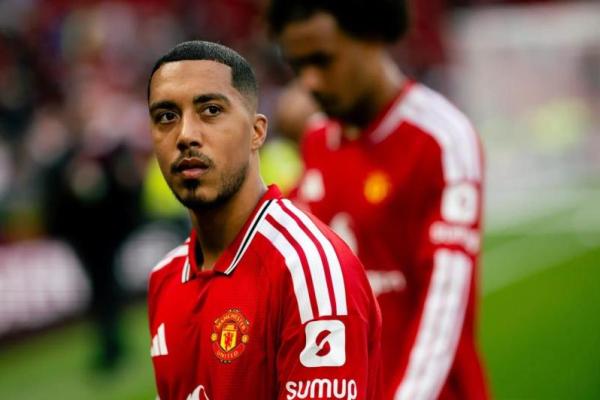 Gelandang Manchester United, Youri Tielemans usai laga melawan Manchester City di Old Trafford pada Minggu (13/9) malam WIB (Foto: manutd.com) 