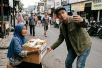 Ilustrasi foto pamer berbuat baik