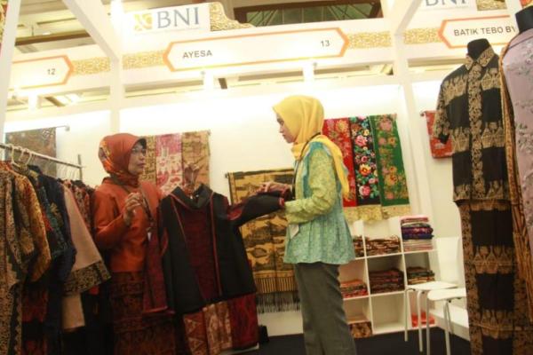 PT BNI Tbk berkomitmen memperkuat kapasitas dan pasar bagi usaha mikro, kecil dan menengah (UMKM) yang bergerak di ekosistem batik. 