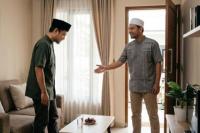 Adab Bertamu Tanpa Izin yang Bikin Mengganggu