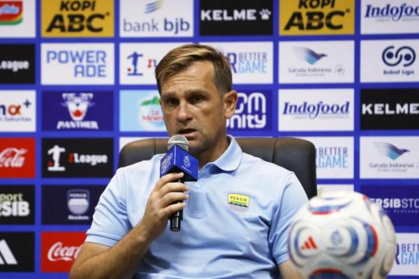 Pelatih Persib Bandung, Igor Tolic melakukan konferensi pers usai laga melawan Dewa United (Foto: Persib Bandung) 