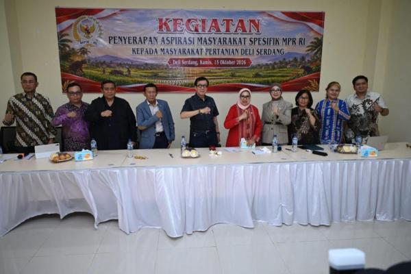 Badan Pengkajian MPR RI menyerap aspirasi masyarakat pertanian Deli Serdang untuk memperkuat kajian pelaksanaan UUD NRI Tahun 1945 sekaligus menghimpun masukan bagi penyusunan Pokok-Pokok Haluan Negara (PPHN) melalui kegiatan Penyerapan Aspirasi Masyarakat Spesifik bersama masyarakat pertanian di Kabupaten Deli Serdang, Sumatera Utara, Kamis (15/10).  (Foto: Humas MPR) 