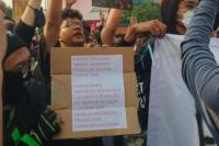 Demo di Tugu Tani Teriakkan "Bowo-Gibran Sudah Gagal"