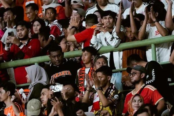 Suporter Persija Jakarta saat melawan Arema FC (Foto: ileague.id) 