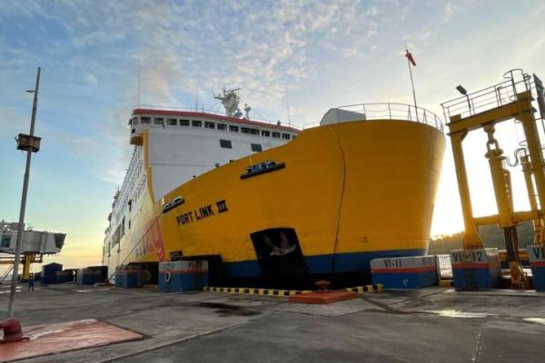 Kapal penyeberangan KMP Portlink III. Foto: asdp/katakini 
