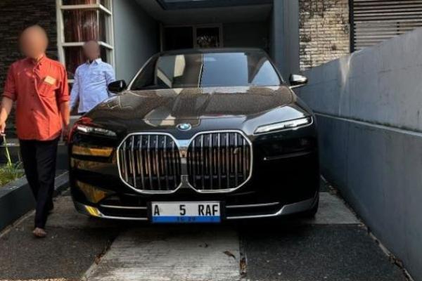 KPK menyita mobil listrik milik suami Bupati Pekalongan Fadia Arafiq sekaligus Anggota DPR Fraksi Golkar, Ashraff Abu. (Foto: Dokumen KPK) 
