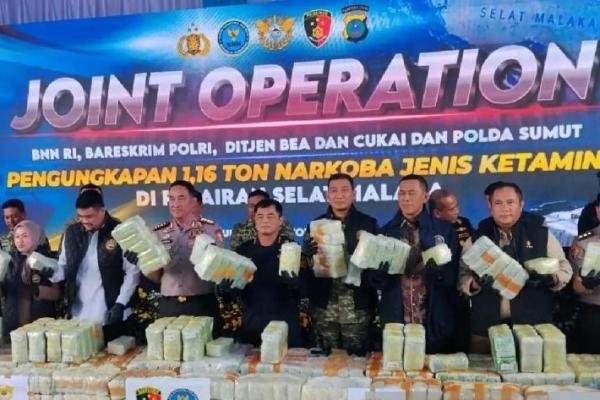 Pengungkapan 1,16 Ton Narkoba di Perairan Selat Malaka. (Foto: Antara) 