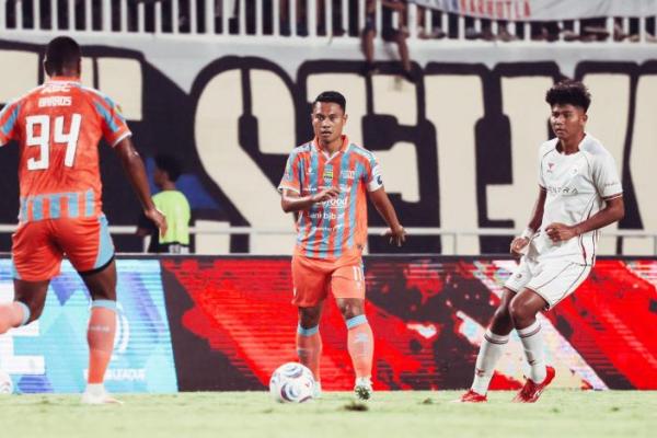 Gelandang Persib Bandung, Dedi Kusnandar (Foto: persib.co.id) 