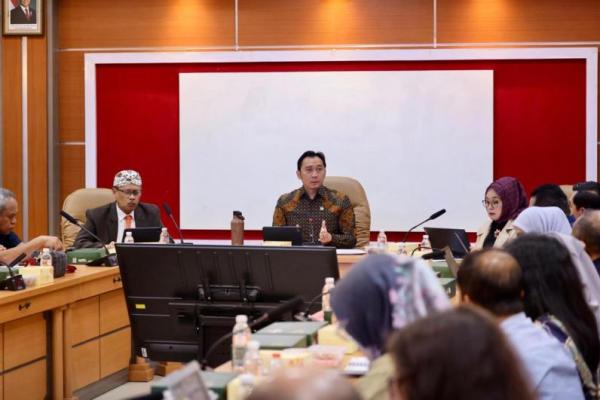 Wakil Ketua MPR RI sekaligus Ketua Fraksi Partai Demokrat DPR RI, Edhie Baskoro Yudhoyono (Ibas) dalam forum diskusi akademik mengenai urgensi PPHN bagi masa depan Indonesia di Universitas Diponegoro (UNDIP), Semarang, Senin (Foto: Humas MPR) 