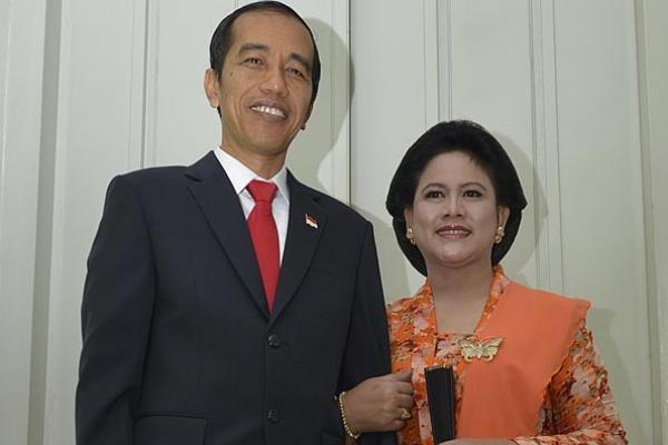 Didampingi Ibu Iriana, Presiden RI Tampil Mengenakan Jas di Sidang Tahunan MPR