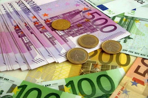 Euro Melemah terhadap Dolar, Trump Marahi Bank Sentral