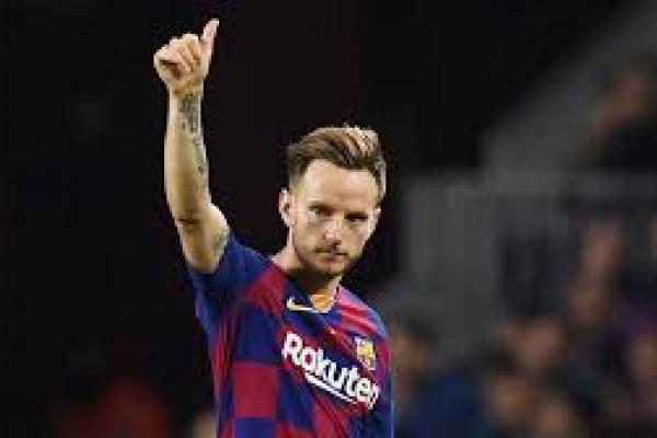 Rakitic Ingin Setim dengan Ronaldo ketimbang Messi