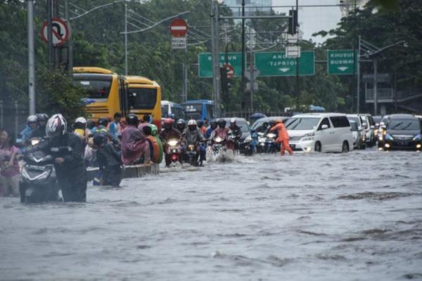 Perhatian! Titik Genangan di Jalan Tol Jasa Marga