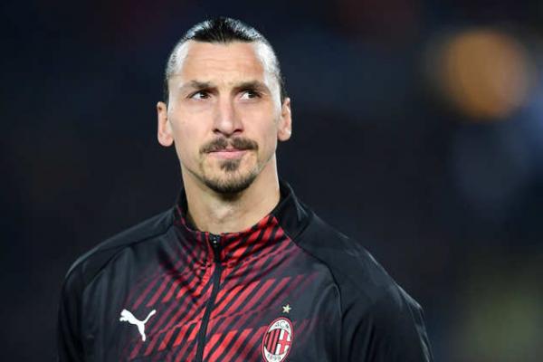 Ibrahimovic Tidak Mundur dari Dunia Sepakbola