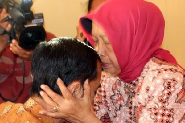 Gus Menteri Ajak Masyarakat Desa Doakan Ibunda Jokowi