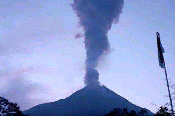  Minggu Dini Hari, Merapi Kembali Meletus