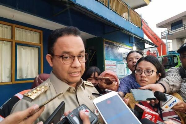    Tetapkan PSBB Transisi Fase Dua, Anies Awasi Pasar dan KRL  