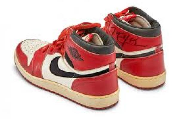 Dilelang Sepatu Basket Legendaris Michael Jordan, Minat?