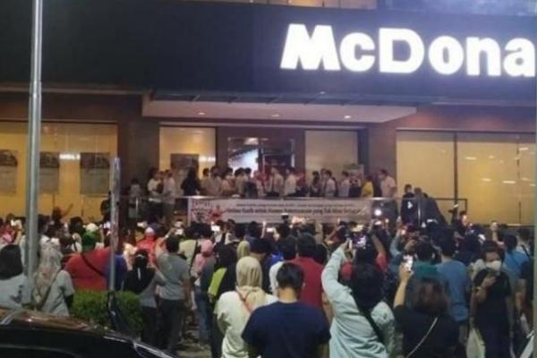 Langgar Larangan Berkerumun, McDonald`s Sarinah Didenda Rp10 Juta