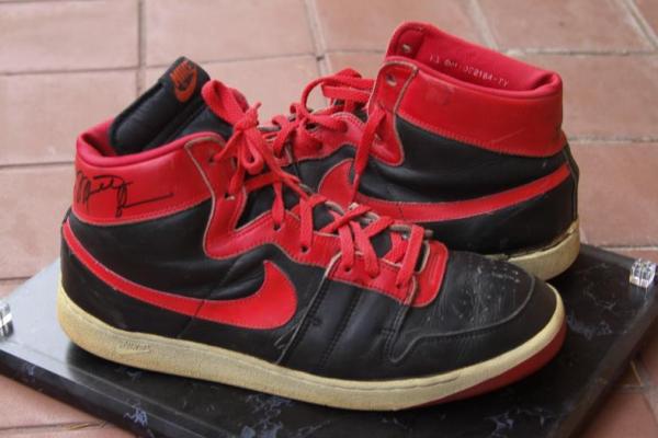 Sepatu Legandaris NBA Michael Jordan Laku Rp8,2 Miliar