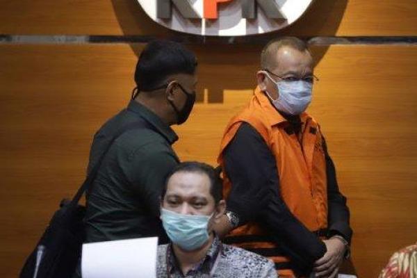 Hakim Vonis Nurhadi Enam Tahun Penjara