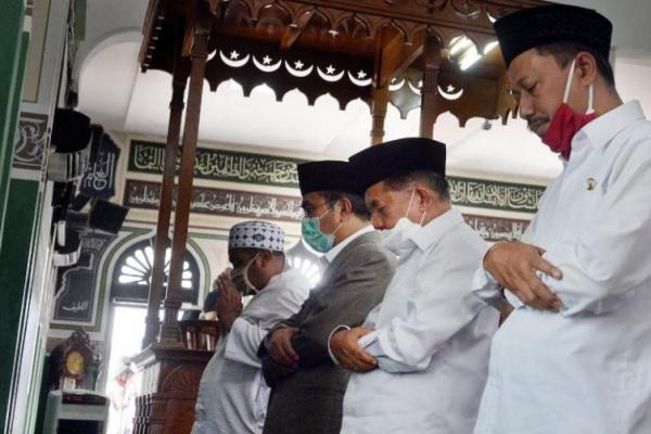 Transisi PSBB, JK Sholat Jumat Perdana di Masjid Al-Azhar