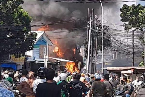 Kebakaran di Jalan Payakumbuh Hanguskan 47 Rumah dan Ruko