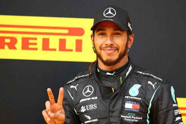    Luar Biasa, Hamilton Finish di  Grand Prix Britania dengan Ban Pecah