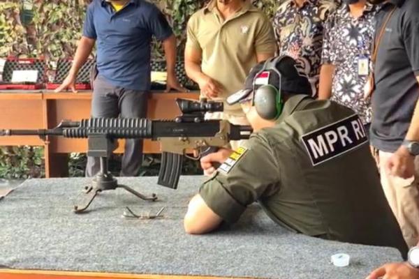 Coba Senapan Serbu SS2 - V4 HB, Ketua MPR: Produksi Pindad Kelas Dunia