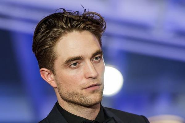  Robert Pattinson Dikabarkan Corona, Syuting Batman Berhenti