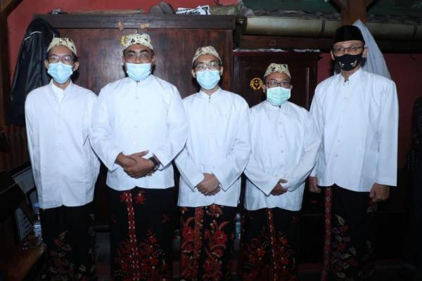 Berziarah Ke Makam Wali, Wakil Ketua MPR: Teladani dan Teruskan Perjuangan Para Wali