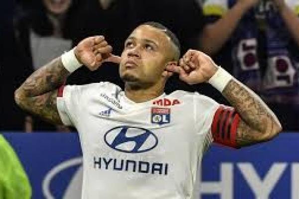 Mephis Depay Resmi Berlabuh ke Barca