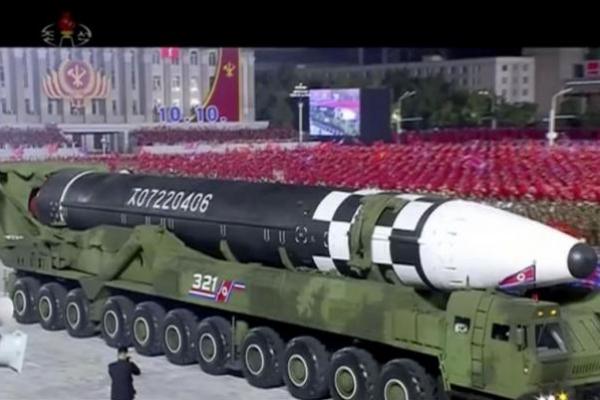 Kim Jong Un Pamer Rudal Balistik Antarbenua Baru 