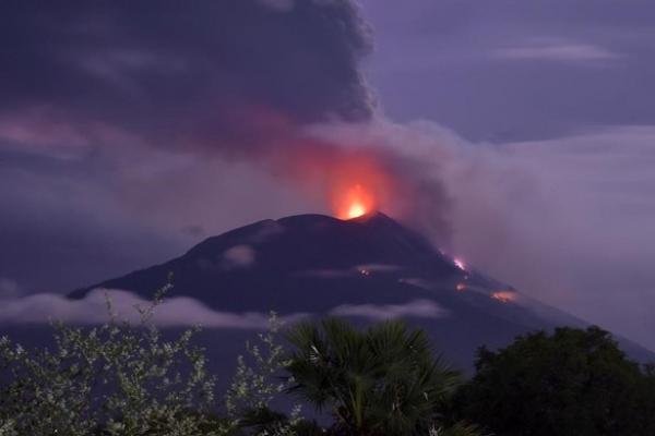 2.782 Orang Mengungsi Akibat Aktivitas Gunung Ili Lewotolok