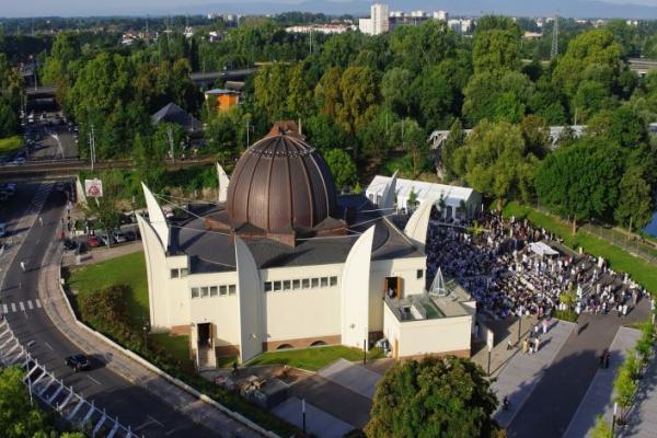 Prancis Akan Periksa 76 Masjid 