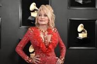 Bintang Musik Country dan Aktris Dolly Parton, Turut Mendanai Vaksin COVID-19