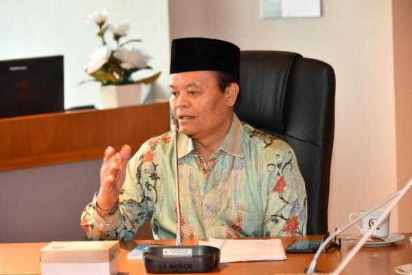 HNW: Presiden Semestinya Menarik Perpres Izin Investasi Miras. 