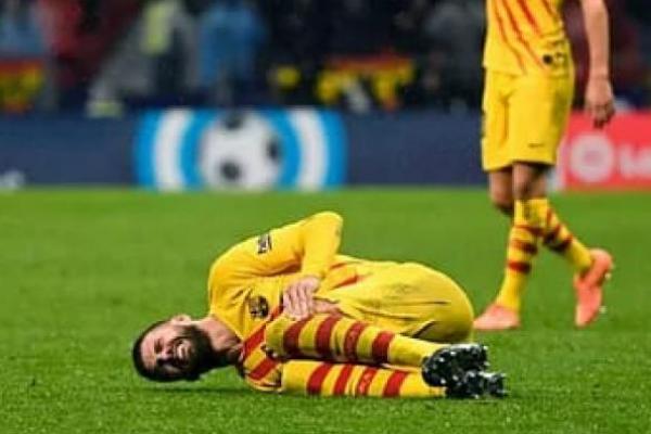 Akibat Cedera Pique Terancam Absen Lawan PSG