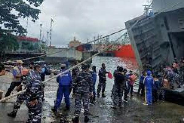 TNI Kerahkan Lima Kapal Perang Bantu Penanganan Bencana di NTT