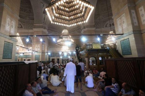 Tunisia Larang Salat Terawih di Masjid Demi Lawan Covid-19