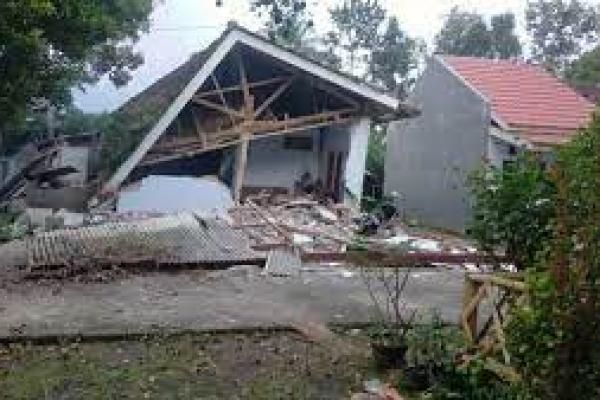  BNPB: 6 Meninggal 1 Luka Berat Akibat Gempa di Jawa Timur
