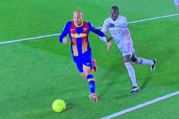 Wasit Sebut Pelanggaran Mendy Saat El Clasico Bukan Penalti