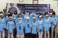 Gelandang Manchester City Kirim Hadiah Untuk Anak Indonesia