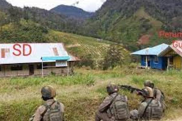 Polisi: Kelompok Bersenjata Bakar Gedung Sekolah di Puncak, Papua